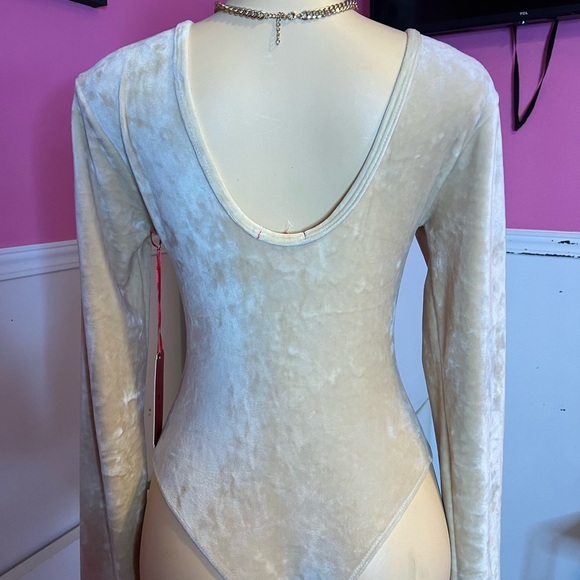 Cream Velvet Long Sleeve Bodysuit - Picture 2 of 5